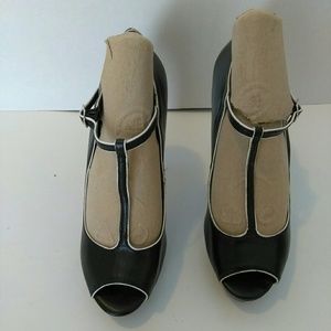 White House Black Market TOUCAN Leather Heels